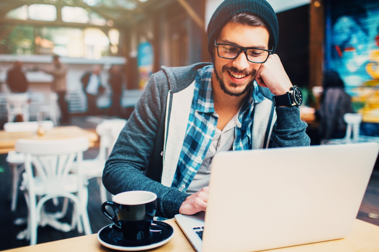 Man having a break in a coffee with a laptop.